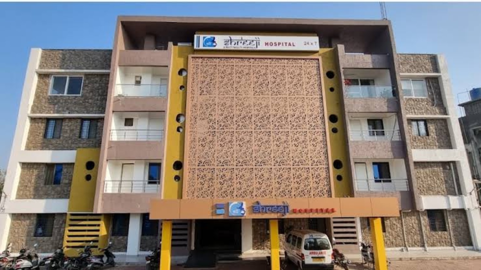 Exterior of Shree Ji Memorial Hospital building, with hospital signage and entrance
